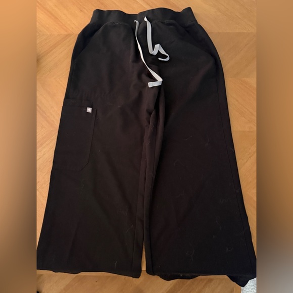 Figs Women’s Black Isabel wide leg scrub pants - Picture 3 of 3